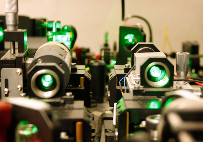 Partial view of the source producing the single photons that were stored in the quantum memory to produce entanglement between many atoms inside the memory. Credit: UNIGE